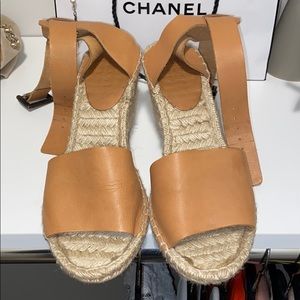 Nude/brown wedges